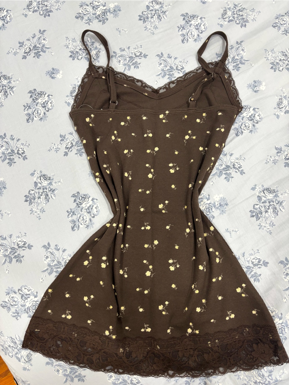 Y2k-style Hollister Co. Brown Floral Lace-Trim Cami - Picture 4 of 4